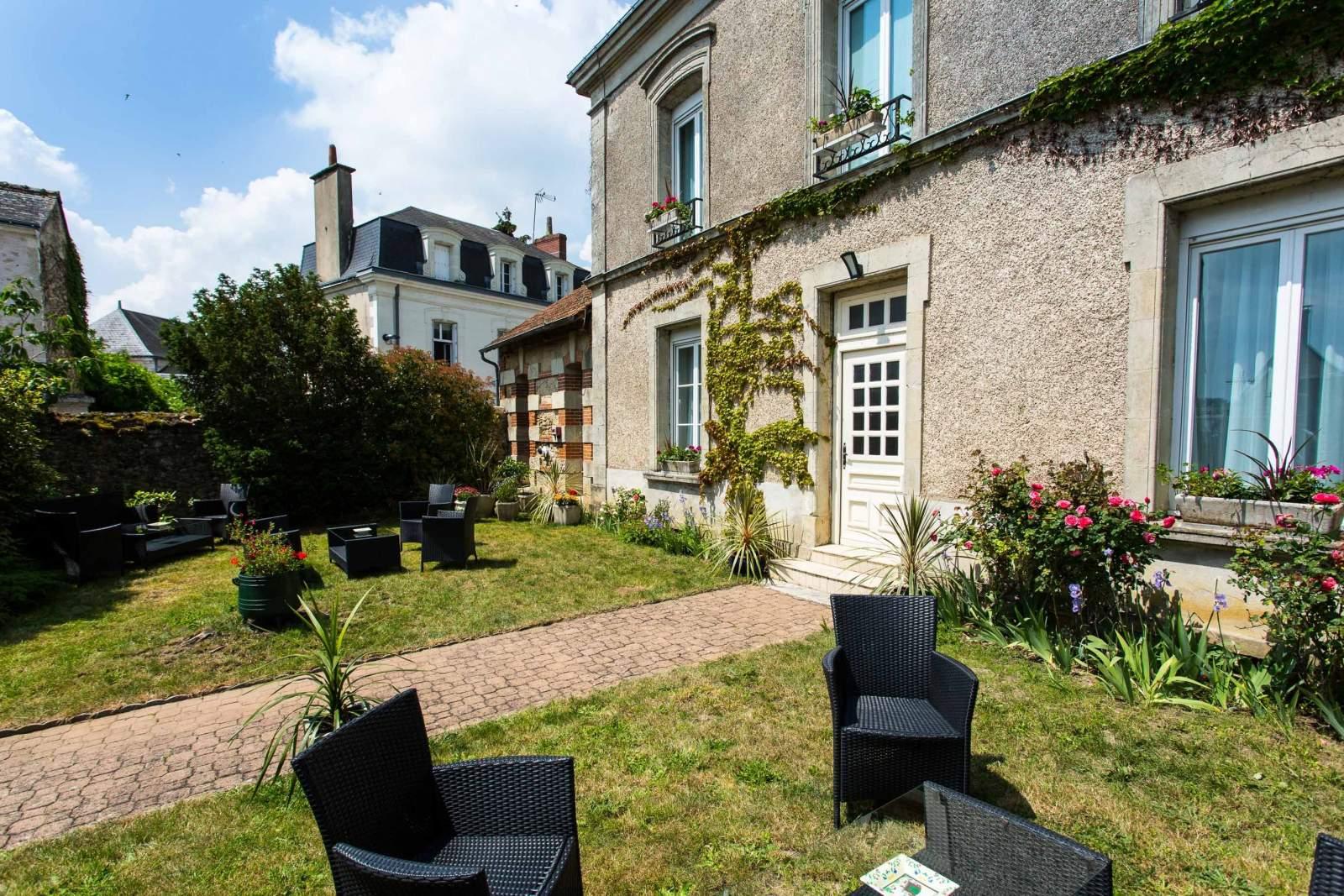 Logis Hotels Restaurant La Mere Hamard Semblancay Екстер'єр фото