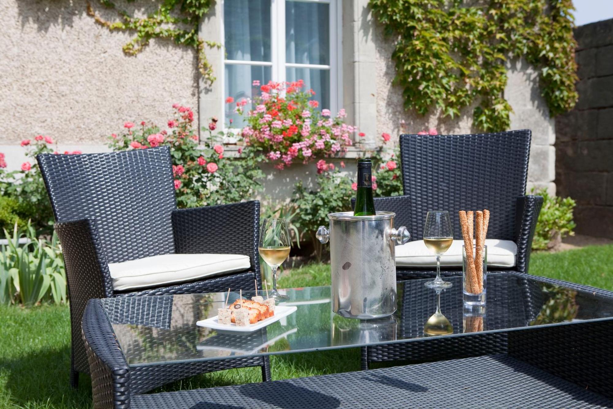 Logis Hotels Restaurant La Mere Hamard Semblancay Екстер'єр фото