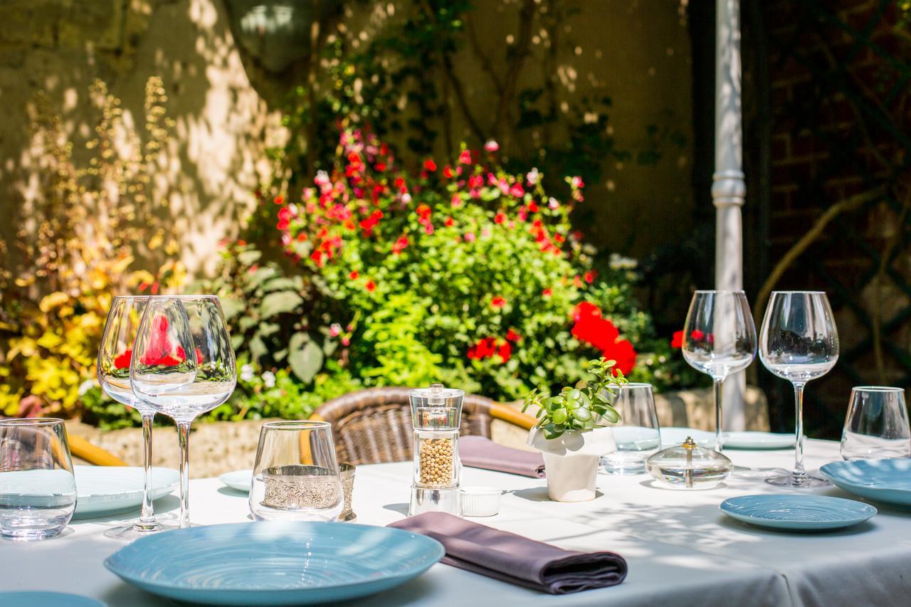 Logis Hotels Restaurant La Mere Hamard Semblancay Екстер'єр фото
