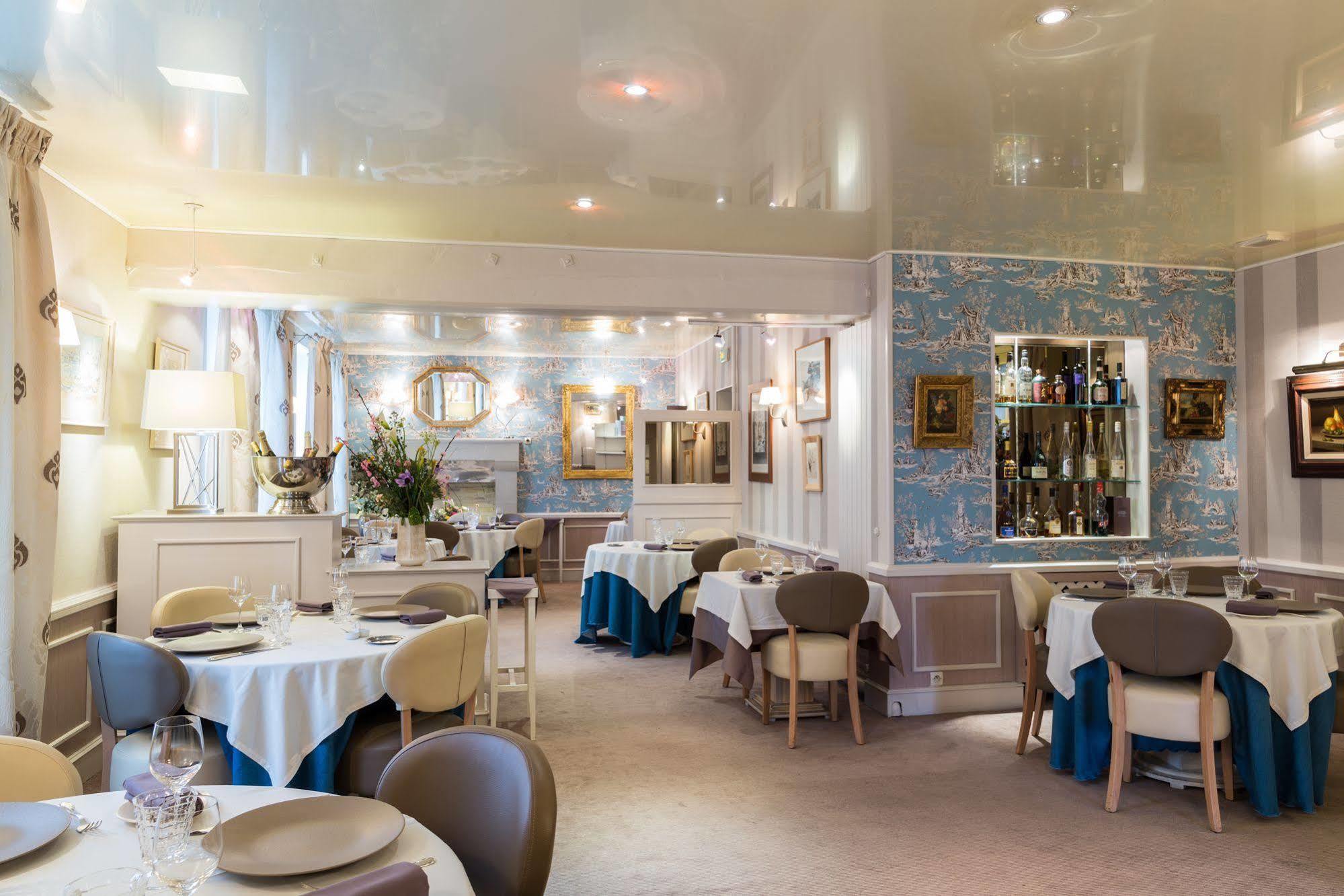 Logis Hotels Restaurant La Mere Hamard Semblancay Екстер'єр фото