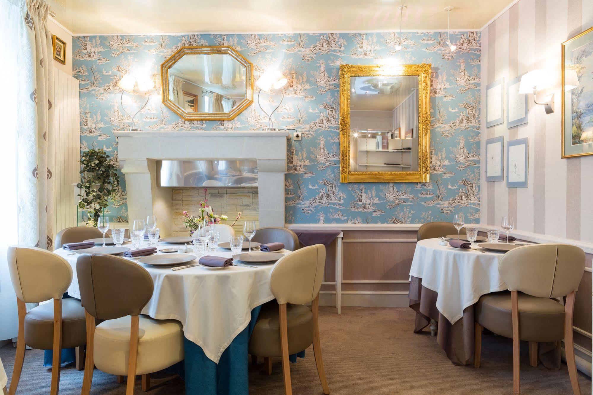 Logis Hotels Restaurant La Mere Hamard Semblancay Екстер'єр фото